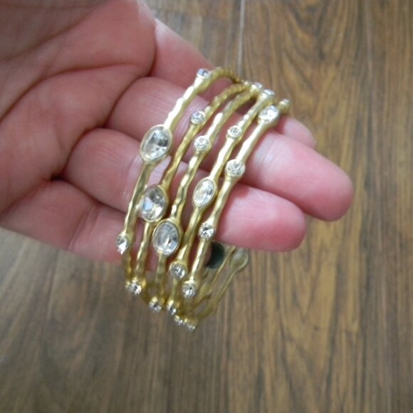 LOT OF 5 FAUX GOLD HAMMERED BRACELETS W/FAUX DIAMONDS BANGLE - Picture 4 of 5